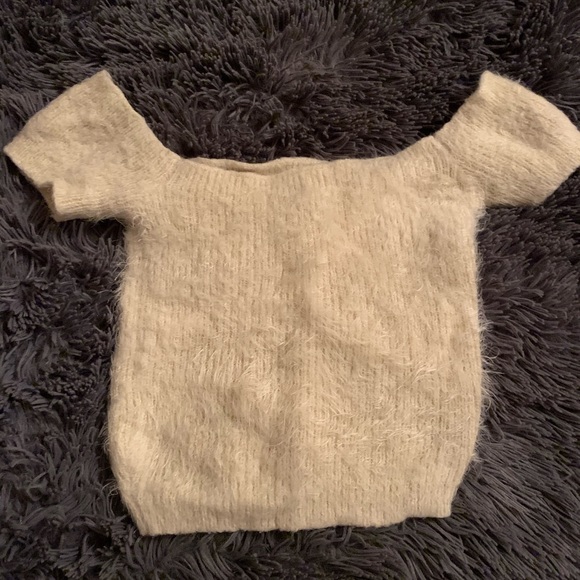 Off the shoulder top - Picture 1 of 3